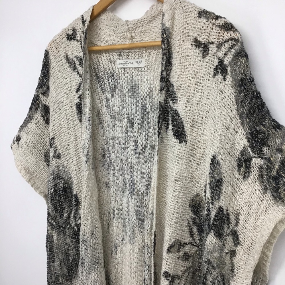 Abercrombie & Fitch White Gray Floral Open Front Loose Knit Cardigan - Picture 7 of 15